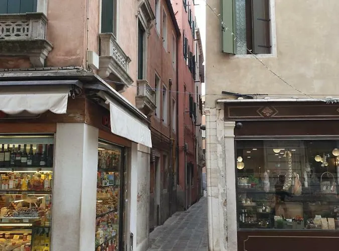 Διαμέρισμα Andrea Flat 1st Floor *